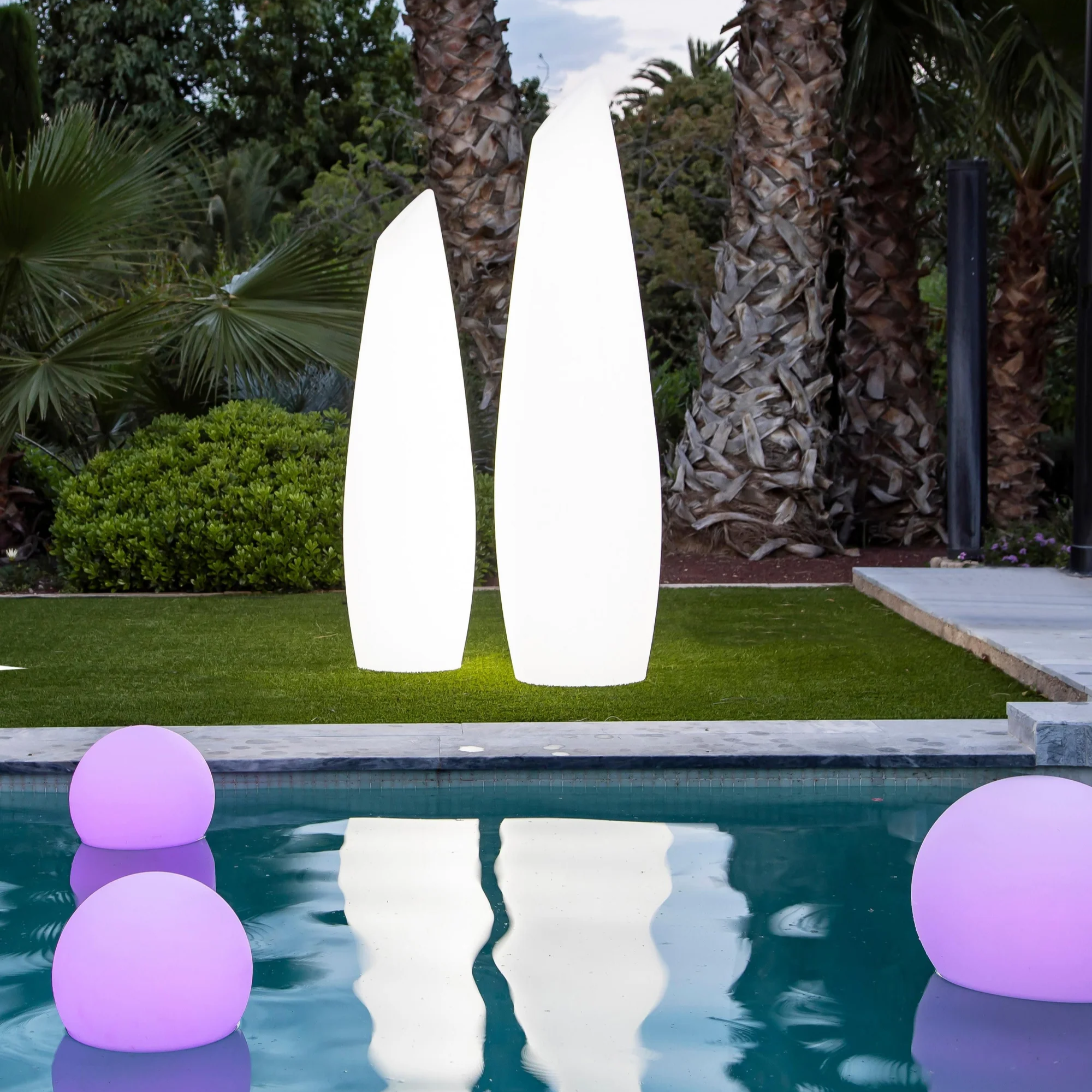 Luminous Sphere Garden Light