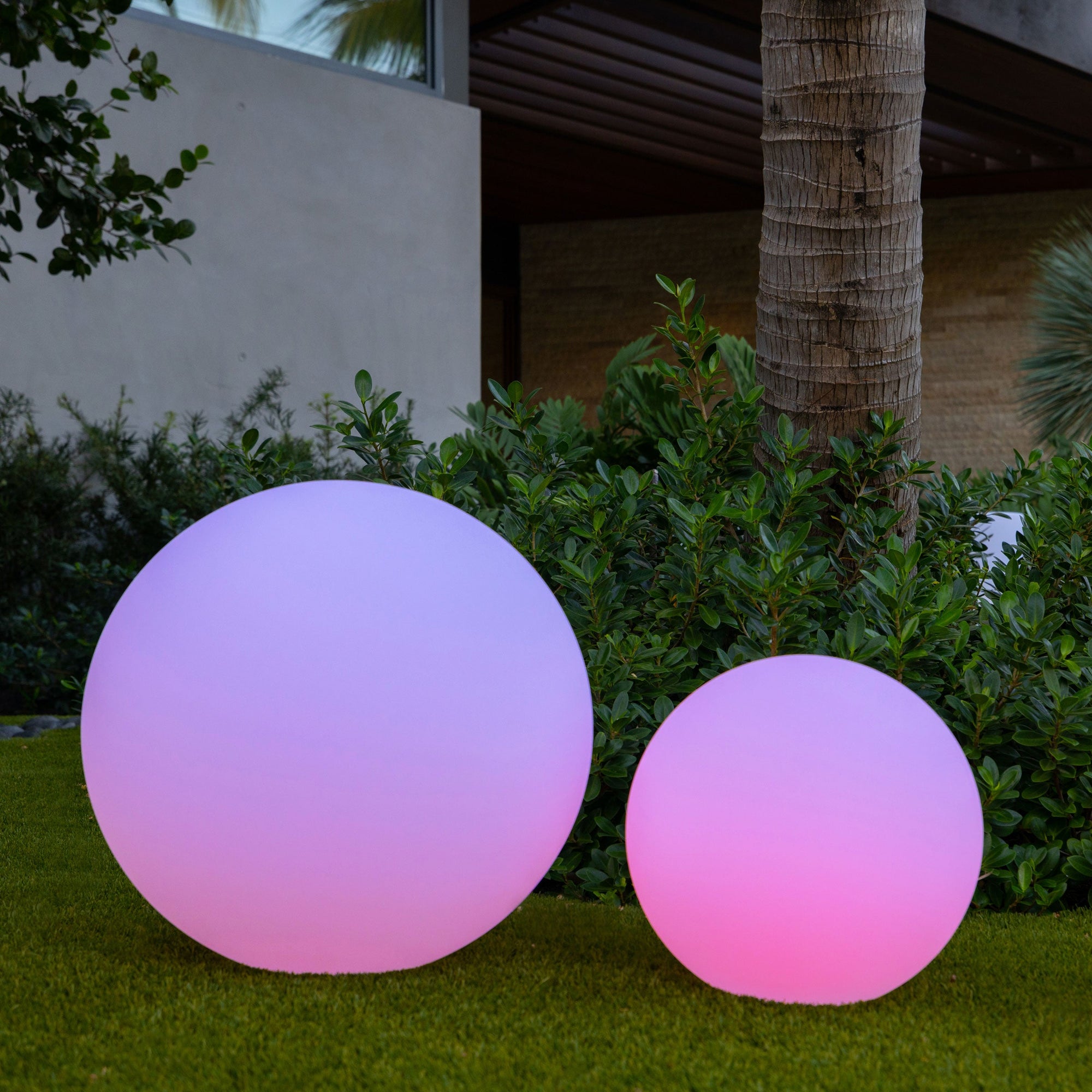 Luminous Sphere Garden Light